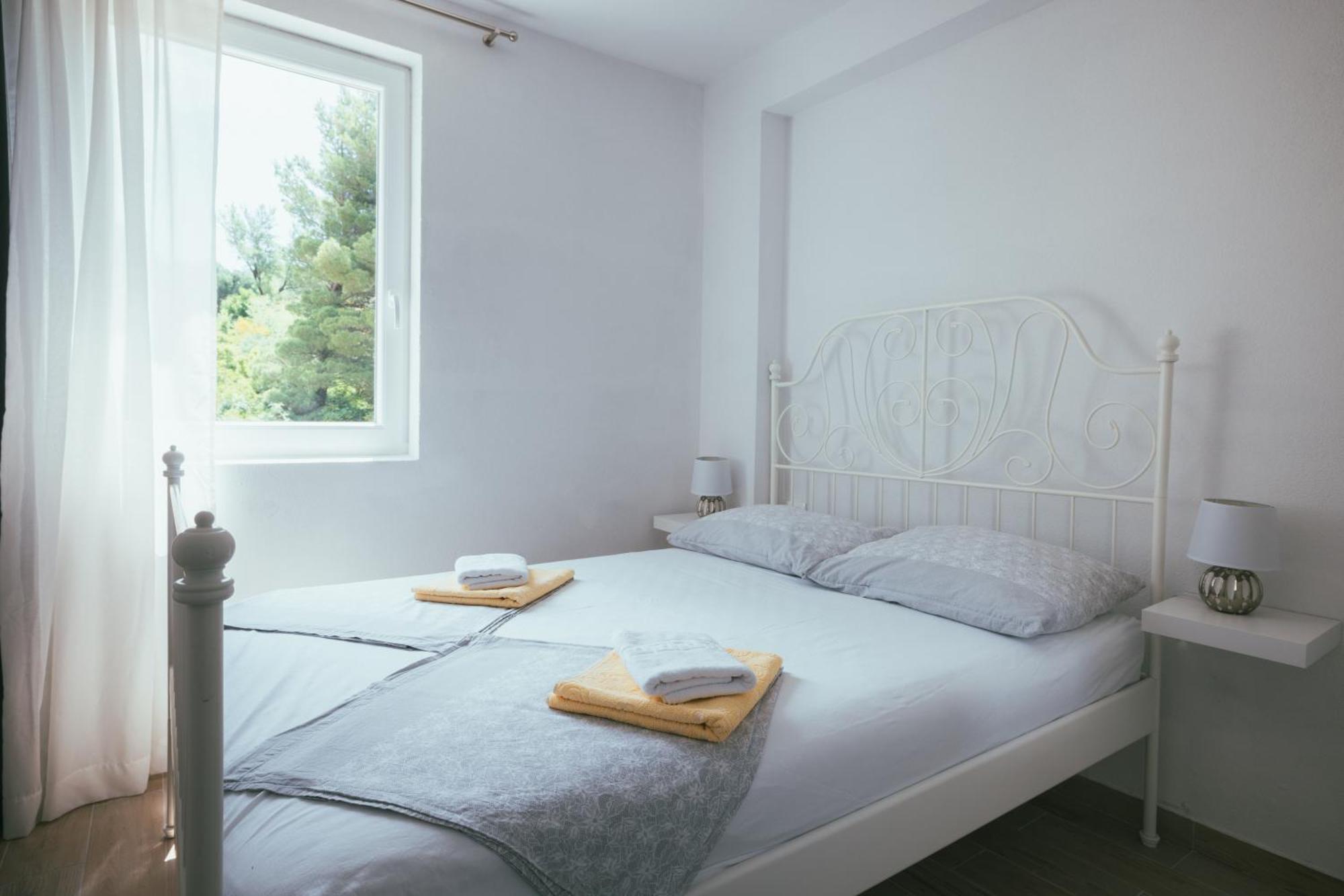 Apartments Marusic Makarska Room photo